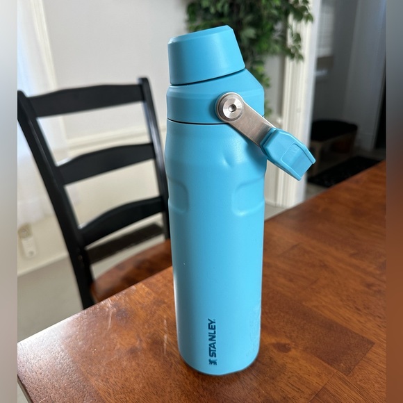 Stanley - Turquoise IceFlow Fast Flow Water Bottle - Picture 2 of 5